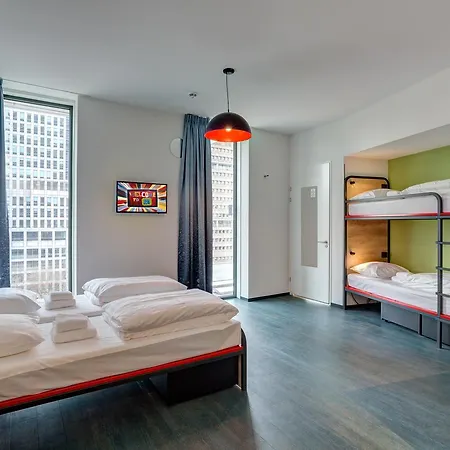 Meininger Amstel מלון